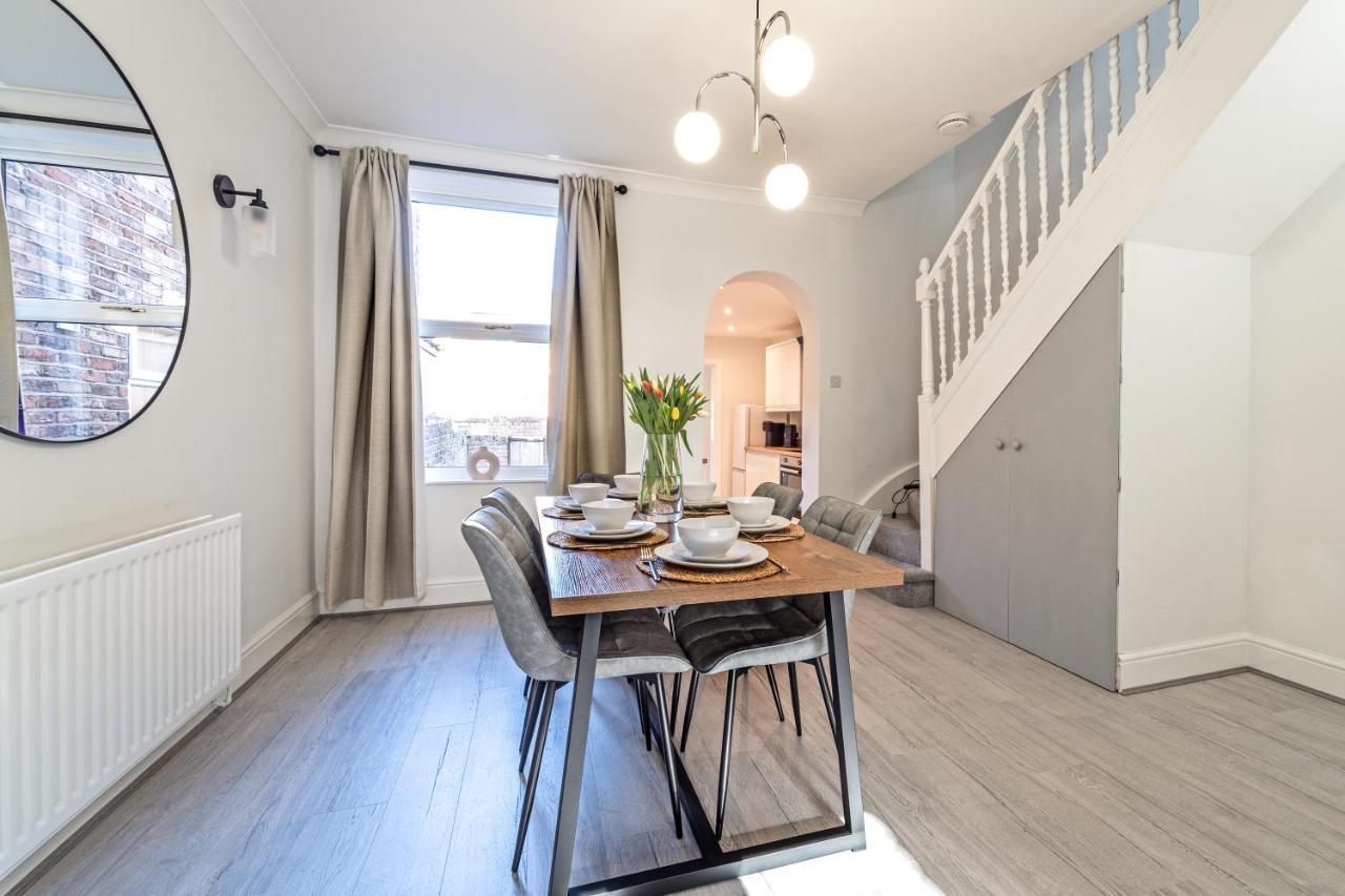 Southview Stays - Three Bedroom House Chester Extérieur photo